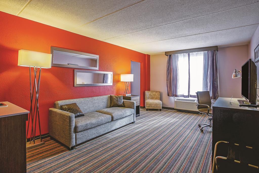 Holiday Inn & Suites Philadelphia-Runnemede/Exit 3-New Jersey Turnpike Екстер'єр фото