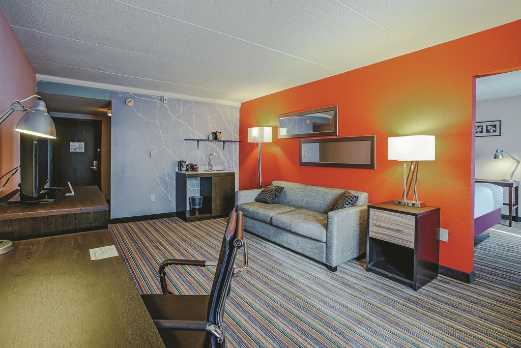 Holiday Inn & Suites Philadelphia-Runnemede/Exit 3-New Jersey Turnpike Екстер'єр фото