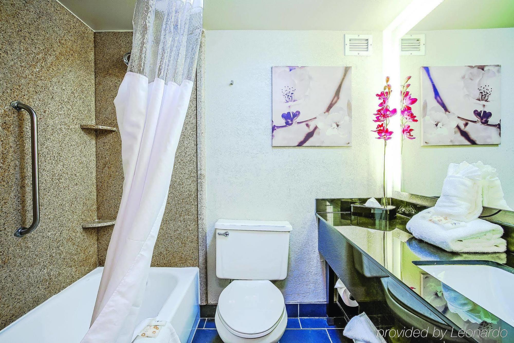 Holiday Inn & Suites Philadelphia-Runnemede/Exit 3-New Jersey Turnpike Екстер'єр фото
